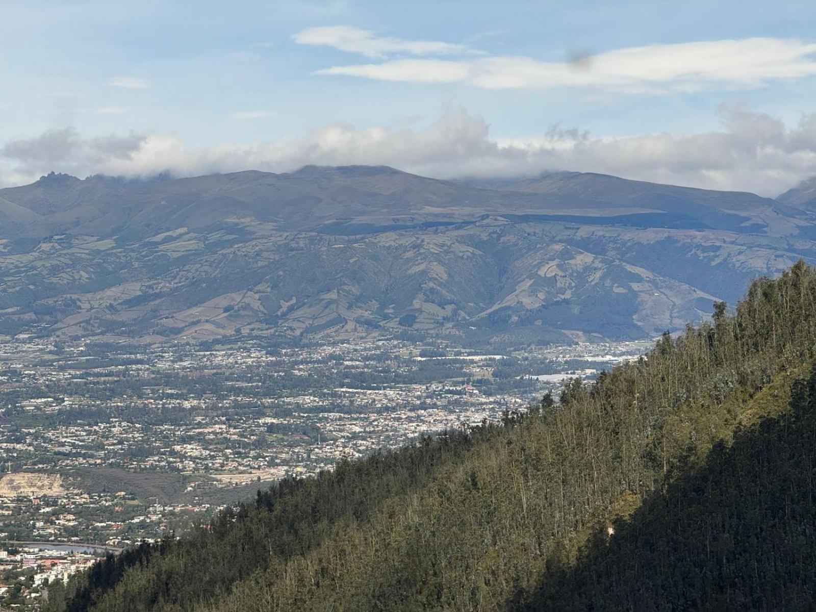 Suites & Hotel Gonzalez Suarez Quito Exterior photo