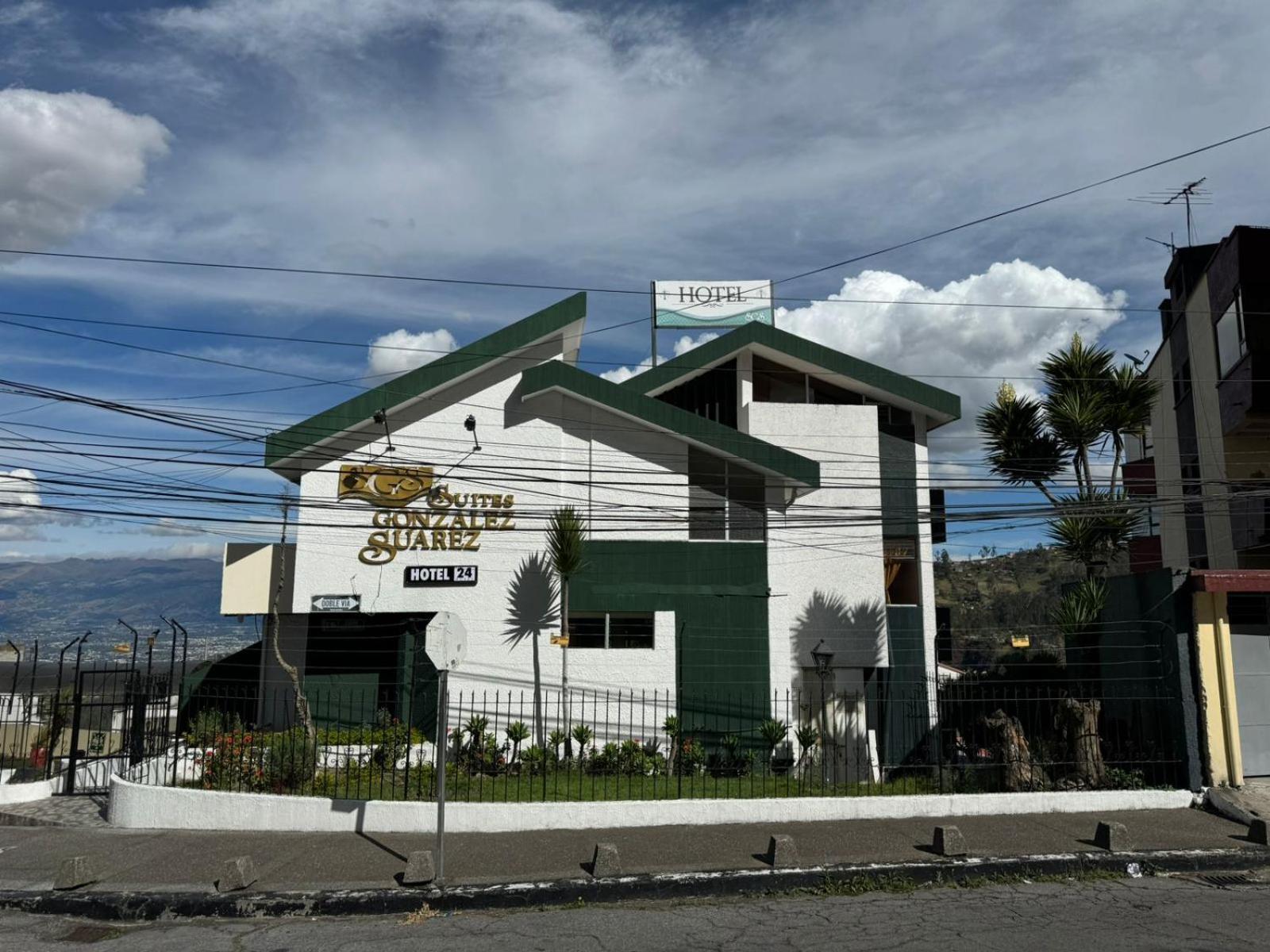 Suites & Hotel Gonzalez Suarez Quito Exterior photo